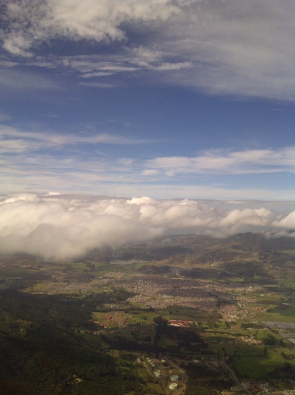 Vista desde el avión llegando a Bogotá